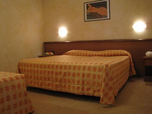 Hotel Italia Карманьйола Екстер'єр фото
