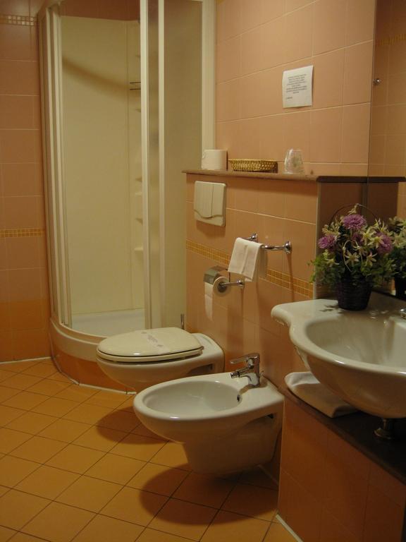 Hotel Italia Карманьйола Номер фото