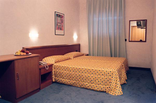Hotel Italia Карманьйола Номер фото