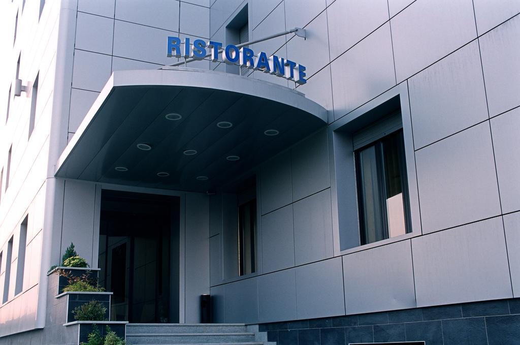 Hotel Italia Карманьйола Екстер'єр фото