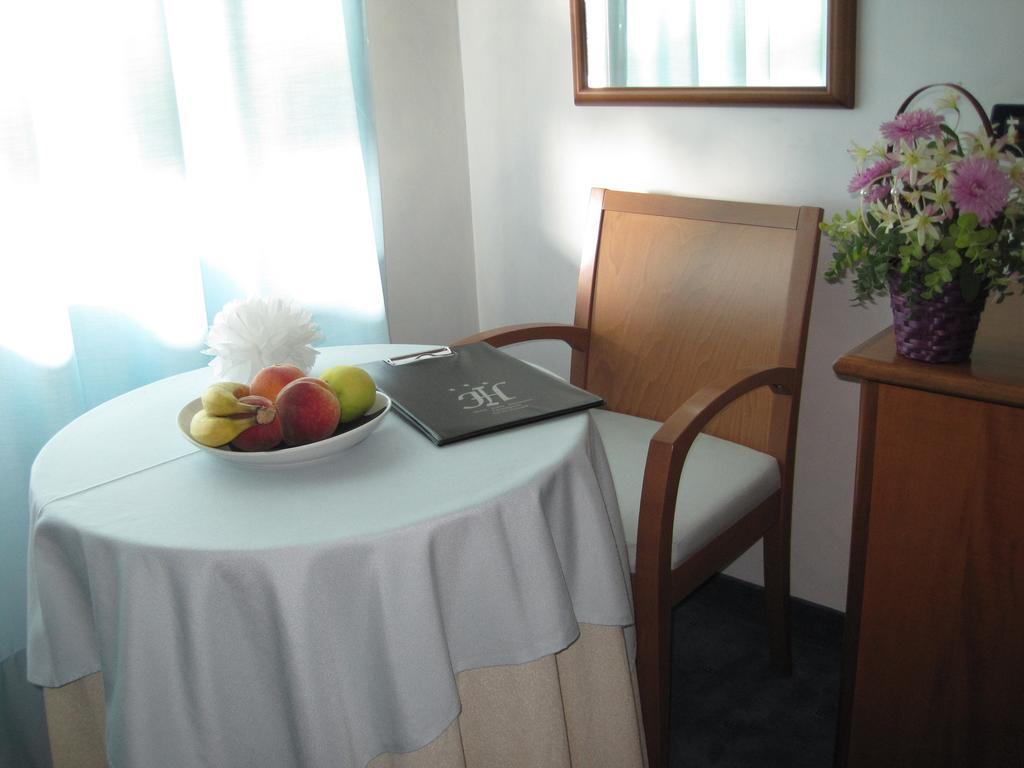 Hotel Italia Карманьйола Номер фото