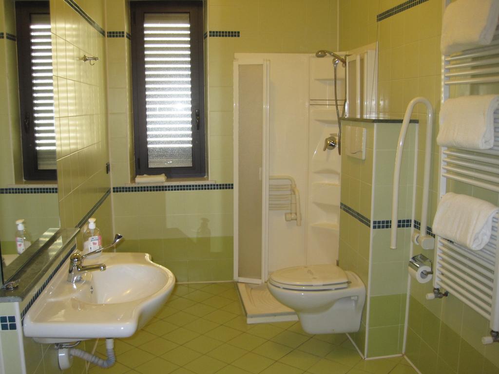 Hotel Italia Карманьйола Номер фото